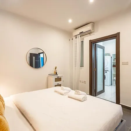 Charming 3 Story Maltese House With Terrace & Bbq Apartament