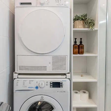 Charming 3 Story Maltese House With Terrace & Bbq