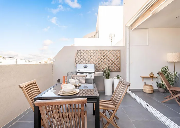 Charming 3 Story Maltese House With Terrace & Bbq