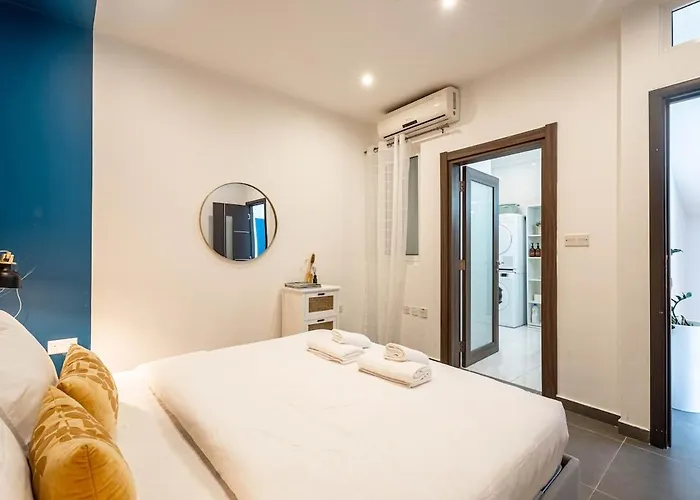 Charming 3 Story Maltese House With Terrace & Bbq 아파트