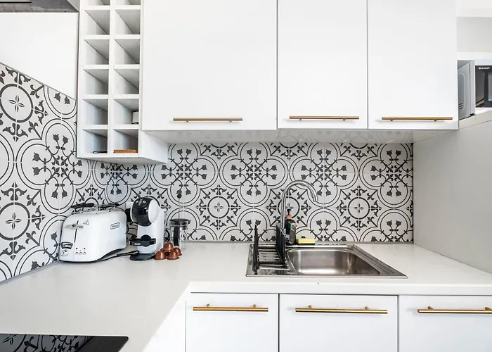 Charming 3 Story Maltese House With Terrace & Bbq Saint Julian's