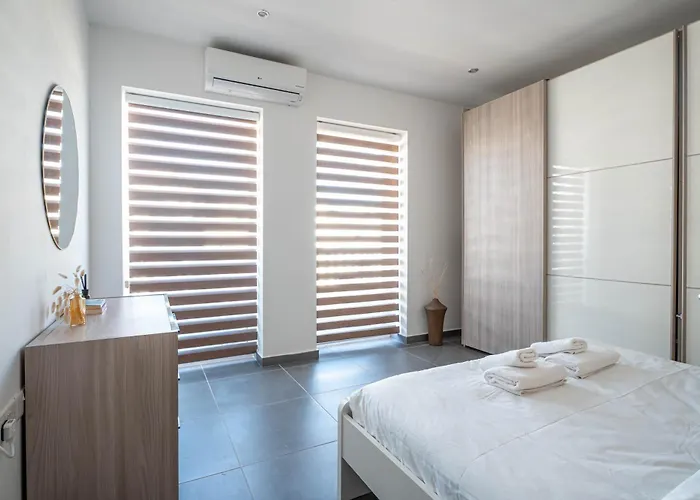 Charming 3 Story Maltese House With Terrace & Bbq 아파트 *