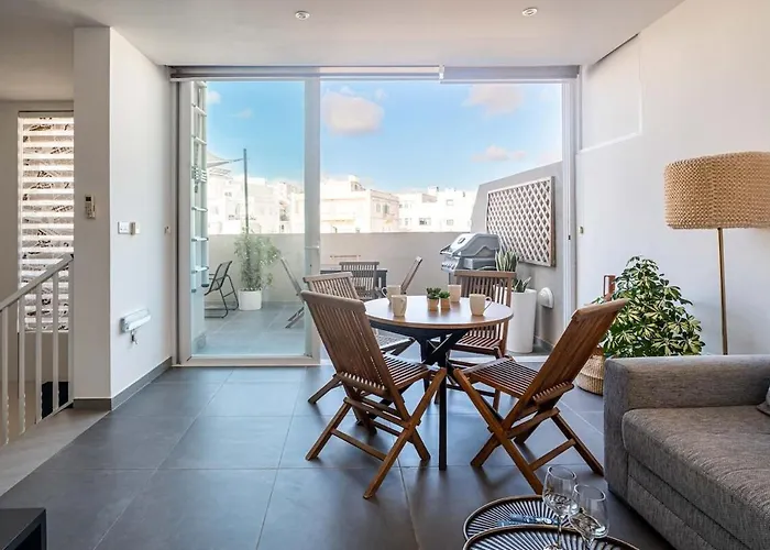 Charming 3 Story Maltese House With Terrace & Bbq 아파트 *