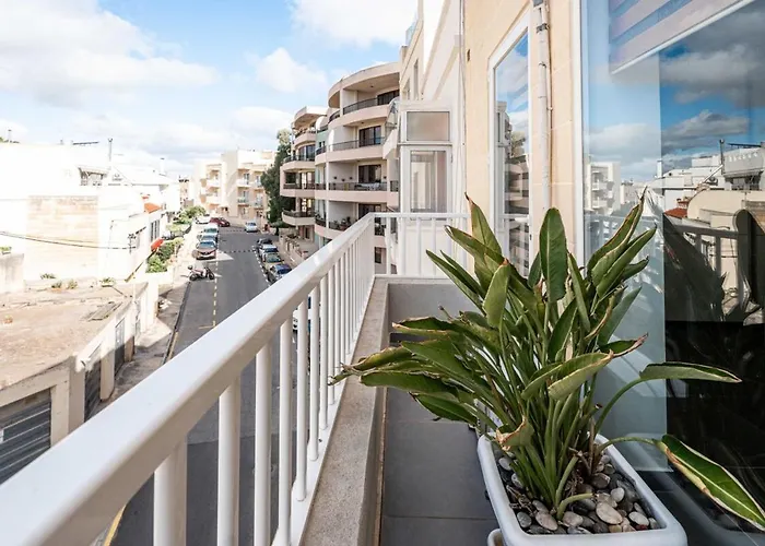 Charming 3 Story Maltese House With Terrace & Bbq 아파트 Saint Julian's