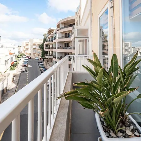 Charming 3 Story Maltese House With Terrace & Bbq Apartamento San Julián